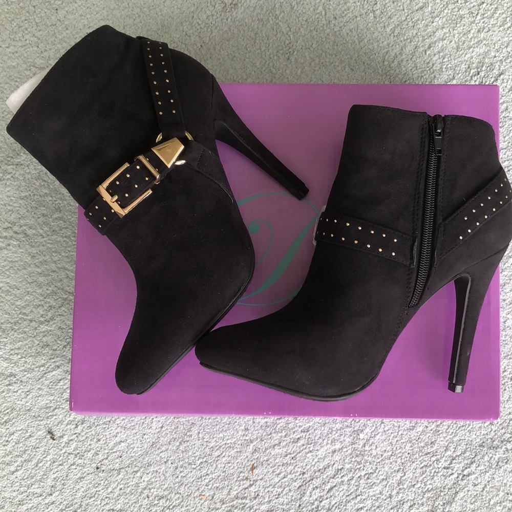 Black ankle heeled boots Size 7 1/2